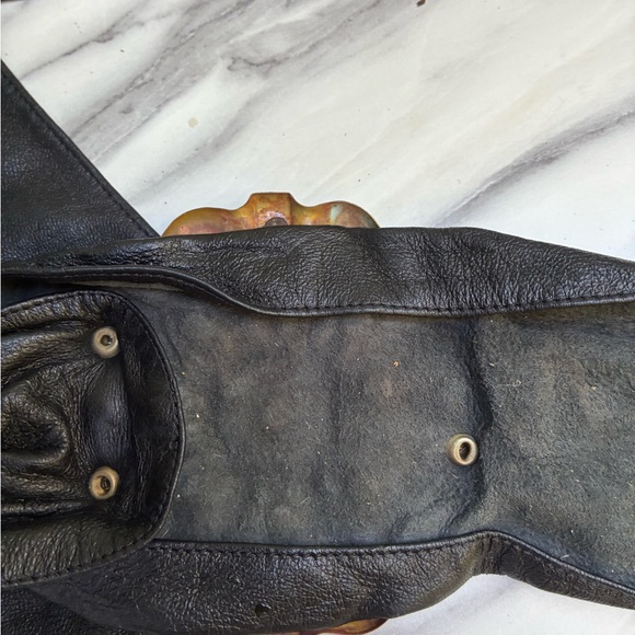 Elegant Black Leather Belt with Green and Gold Accents - Picture 6 of 6